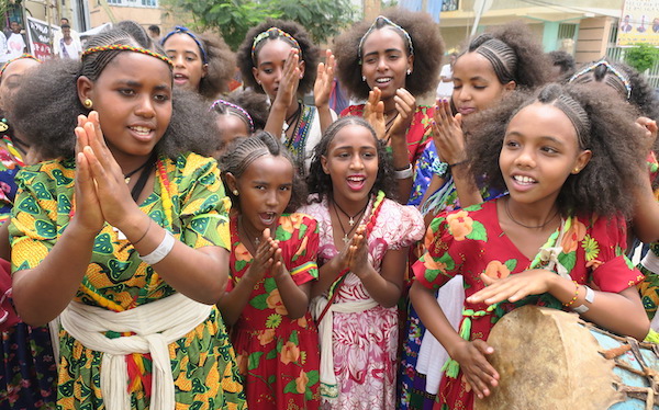 アシェンダ！ エチオピア北部地域社会の女性のお祭り
